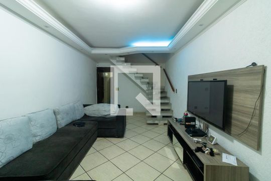 Casa à venda com 4 quartos, 210m² em Jardim Santa Maria, São Paulo