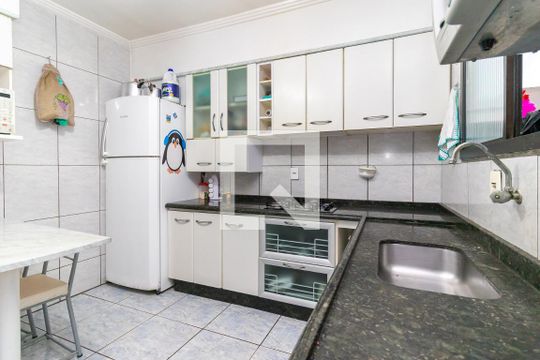 Cozinha de casa à venda com 2 quartos, 70m² em Vila Carmosina, São Paulo