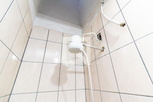 Chuveiro de casa à venda com 2 quartos, 70m² em Vila Carmosina, São Paulo