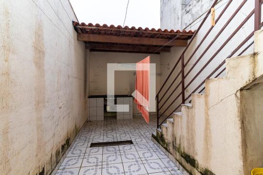 Quintal de casa à venda com 2 quartos, 70m² em Vila Carmosina, São Paulo