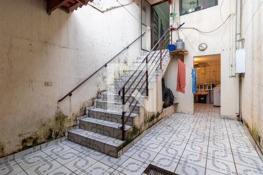 Quintal de casa à venda com 2 quartos, 70m² em Vila Carmosina, São Paulo