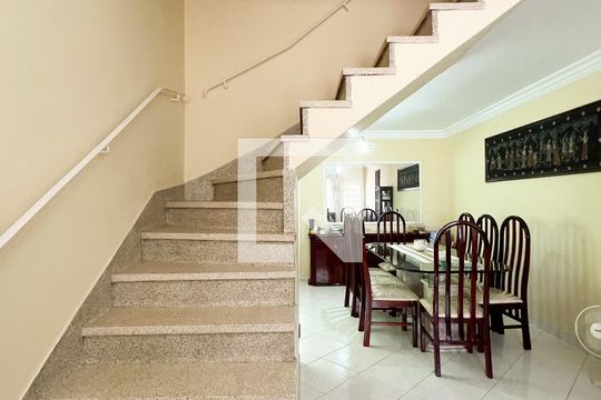 Escada de casa à venda com 2 quartos, 160m² em Planalto Paulista, São Paulo