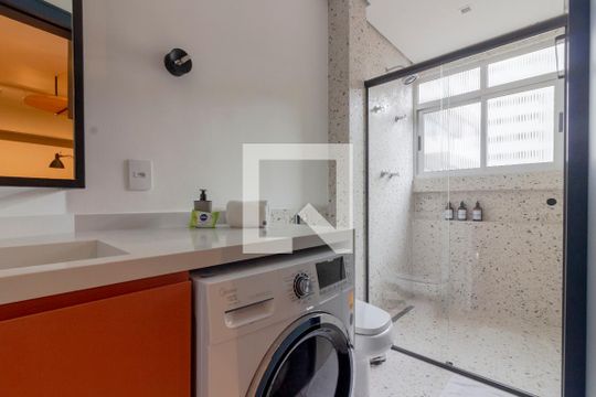 banheiro de kitnet/studio para alugar com 1 quarto, 48m² em Jardim Paulista, São Paulo