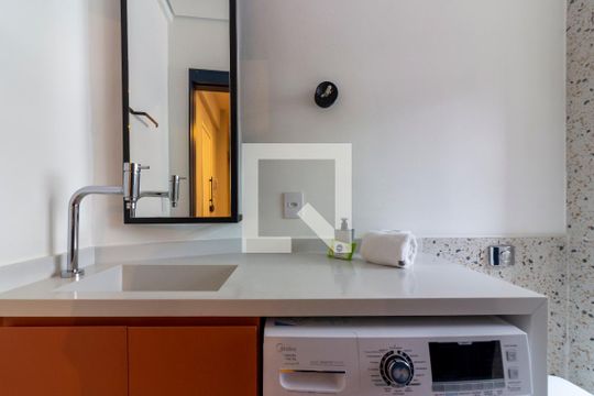 banheiro de kitnet/studio para alugar com 1 quarto, 48m² em Jardim Paulista, São Paulo