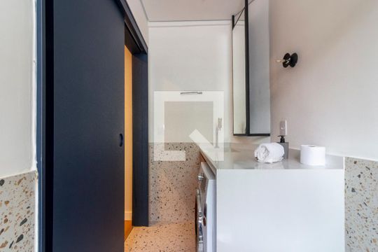 banheiro de kitnet/studio para alugar com 1 quarto, 48m² em Jardim Paulista, São Paulo