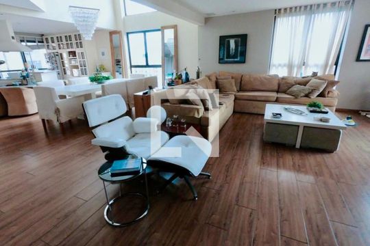 Sala de apartamento à venda com 2 quartos, 135m² em Vila Nova Conceição, São Paulo