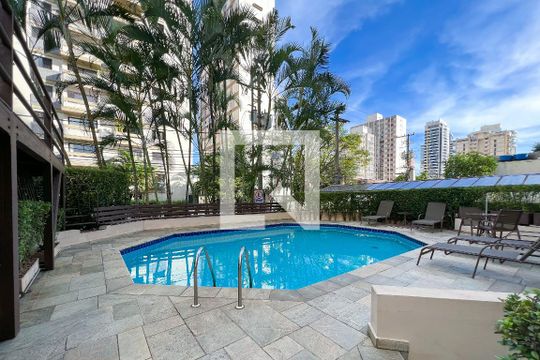 Piscina de apartamento à venda com 2 quartos, 135m² em Vila Nova Conceição, São Paulo
