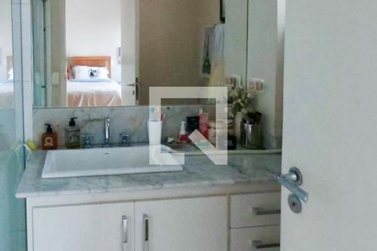 Banheiro da Suíte de apartamento à venda com 2 quartos, 135m² em Vila Nova Conceição, São Paulo