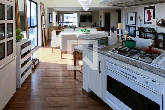 Cozinha de apartamento à venda com 2 quartos, 135m² em Vila Nova Conceição, São Paulo