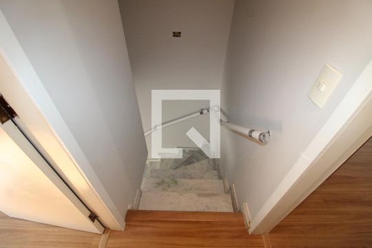 Escada de casa à venda com 2 quartos, 60m² em Chácara Belenzinho, São Paulo