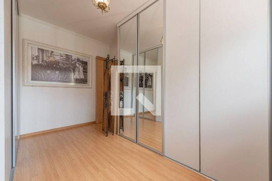 Closet  de casa à venda com 3 quartos, 390m² em Jardim Itu Sabará, Porto Alegre