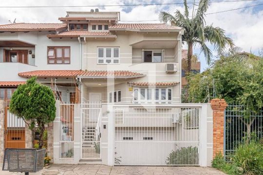 Fachada  de casa à venda com 3 quartos, 390m² em Jardim Itu Sabará, Porto Alegre