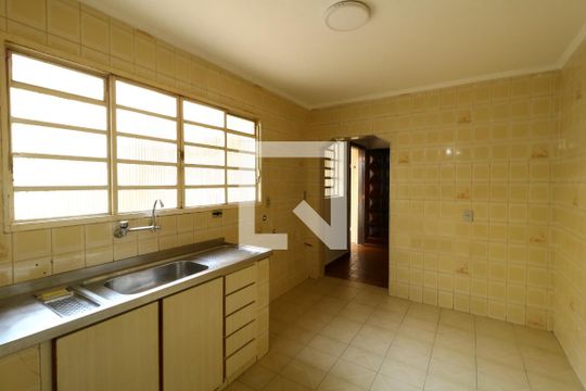 Cozinha de casa à venda com 3 quartos, 200m² em Vila Camilopolis, Santo André