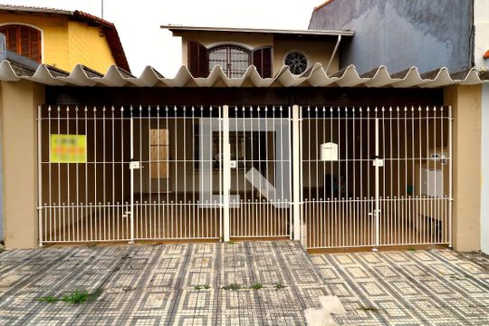 Casa à venda com 3 quartos, 200m² em Vila Camilopolis, Santo André