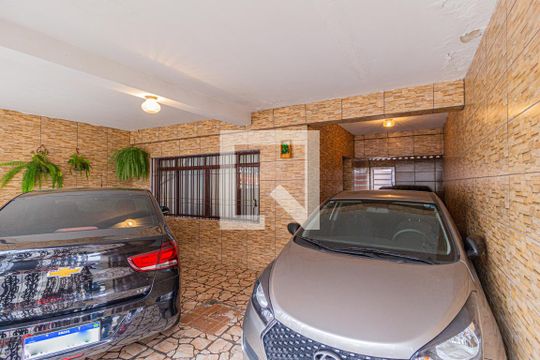 Garagem de casa à venda com 3 quartos, 200m² em Centro, Osasco