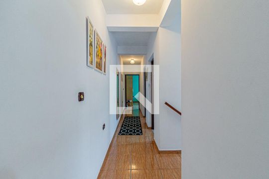 Corredor interno de casa à venda com 3 quartos, 200m² em Centro, Osasco