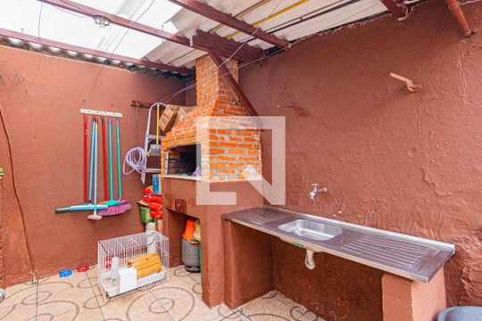 Quintal de casa à venda com 3 quartos, 200m² em Centro, Osasco