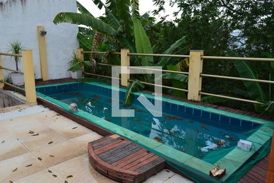 Piscina no terraço da edícula de casa à venda com 4 quartos, 350m² em Anil, Rio de Janeiro