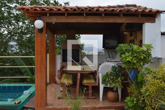 Churrasqueira no terraço da edícula de casa à venda com 4 quartos, 350m² em Anil, Rio de Janeiro