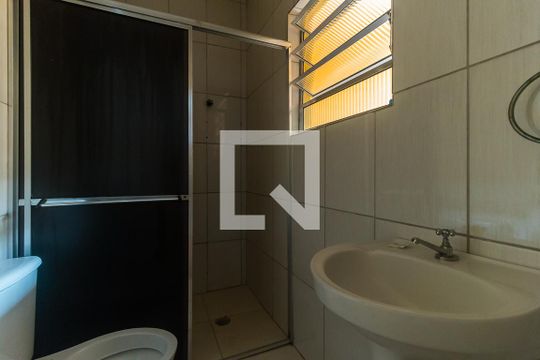 Banheiro de apartamento para alugar com 1 quarto, 45m² em Jardim Pinheiro, Poá