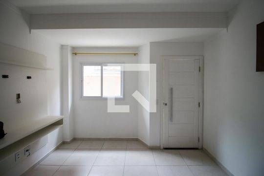 Sala de casa de condomínio para alugar com 2 quartos, 80m² em Itaquera, São Paulo