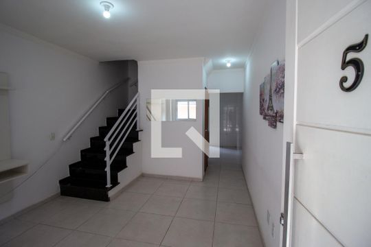 Casa de Condomínio para alugar com 2 quartos, 80m² em Itaquera, São Paulo