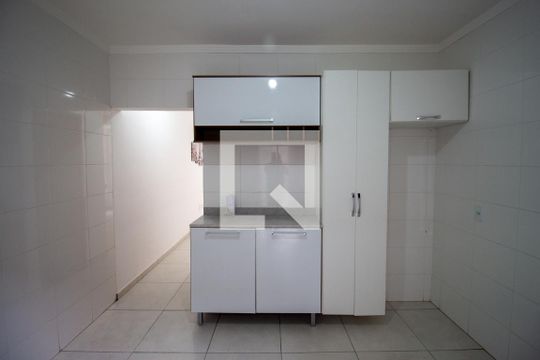 Cozinha de casa de condomínio para alugar com 2 quartos, 80m² em Itaquera, São Paulo