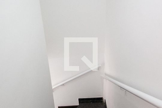 Escada Quartos de casa de condomínio para alugar com 2 quartos, 80m² em Itaquera, São Paulo