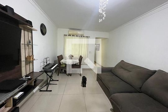Sala de casa para alugar com 3 quartos, 152m² em Jardim Triana, São Paulo