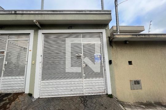 Fachada de casa para alugar com 3 quartos, 152m² em Jardim Triana, São Paulo
