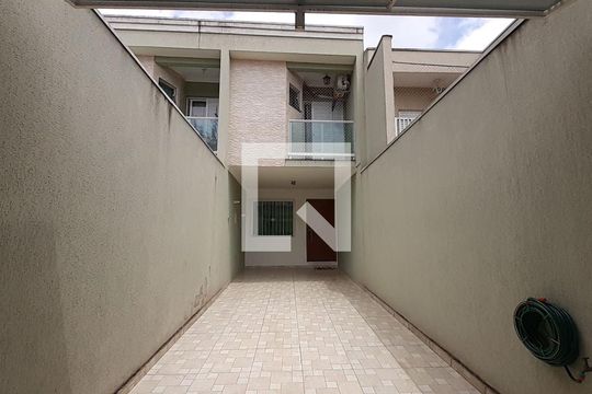 Garagem de casa para alugar com 3 quartos, 152m² em Jardim Triana, São Paulo