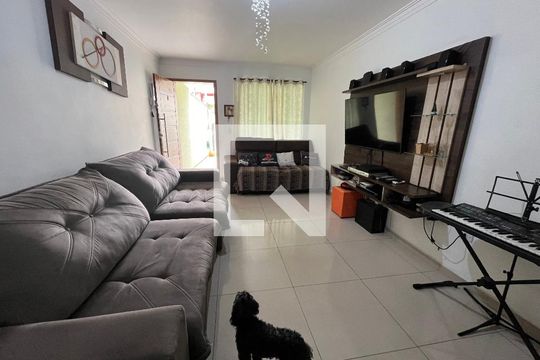 Sala de casa para alugar com 3 quartos, 152m² em Jardim Triana, São Paulo
