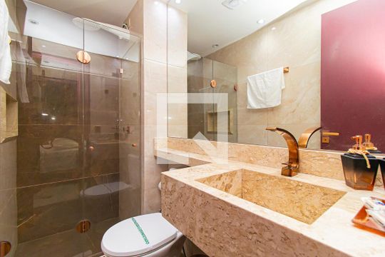 Banheiro de kitnet/studio para alugar com 1 quarto, 25m² em Consolação, São Paulo