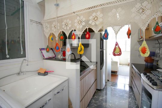Cozinha de apartamento à venda com 3 quartos, 85m² em Santo Antônio, Belo Horizonte