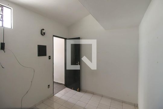 Quarto de casa para alugar com 1 quarto, 25m² em Vila Tolstoi, São Paulo