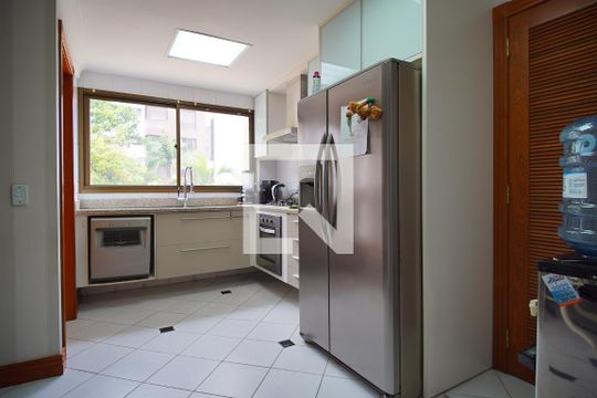 Cozinha de apartamento para alugar com 3 quartos, 250m² em Bela Vista, Porto Alegre