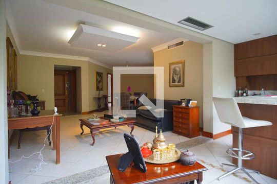 Sala de apartamento para alugar com 3 quartos, 250m² em Bela Vista, Porto Alegre