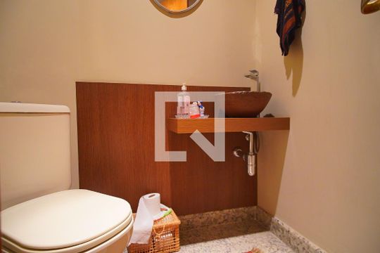Lavabo de apartamento para alugar com 3 quartos, 250m² em Bela Vista, Porto Alegre