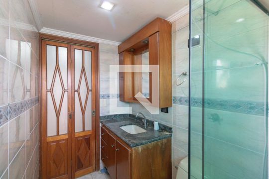 Banheiro de apartamento à venda com 2 quartos, 52m² em Jardim Regina, São Paulo