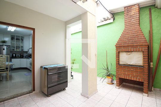 Quintal de casa à venda com 3 quartos, 171m² em Nova Petrópolis, São Bernardo do Campo
