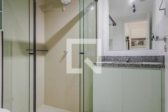 Banheiro de apartamento à venda com 1 quarto, 25m² em Pinheiros, São Paulo