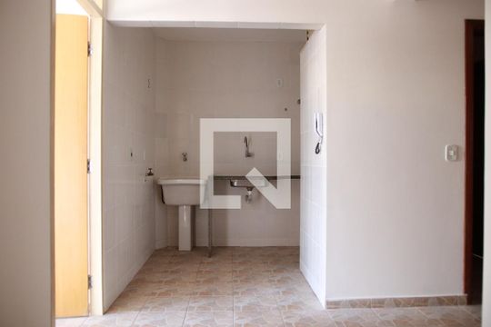 Cozinha e Área de Serviço de apartamento para alugar com 1 quarto, 35m² em Setor de Indústrias Bernardo Sayão (núcleo Bandeirante), Brasília