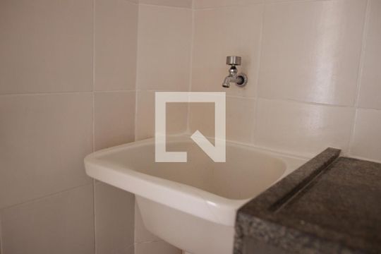 Cozinha e Área de Serviço de apartamento para alugar com 1 quarto, 35m² em Setor de Indústrias Bernardo Sayão (núcleo Bandeirante), Brasília
