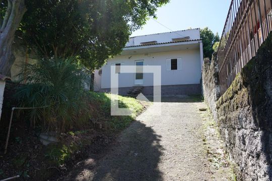 Quintal de apartamento para alugar com 2 quartos, 40m² em Operário, Novo Hamburgo