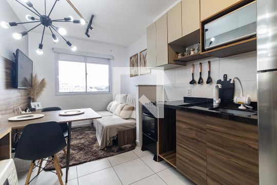 Cozinha de apartamento para alugar com 2 quartos, 33m² em Parque Fongaro, São Paulo