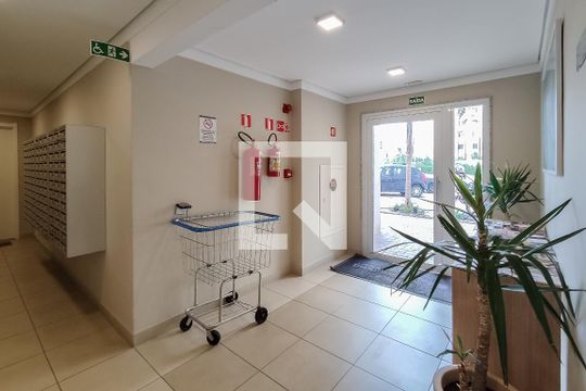 Hall de Entrada  de apartamento para alugar com 2 quartos, 33m² em Parque Fongaro, São Paulo