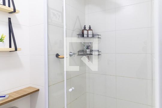 Banheiro de apartamento para alugar com 2 quartos, 33m² em Parque Fongaro, São Paulo