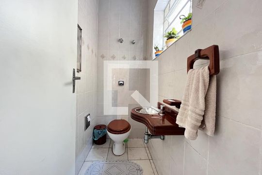 Lavabo de casa à venda com 5 quartos, 240m² em Mirandópolis, São Paulo