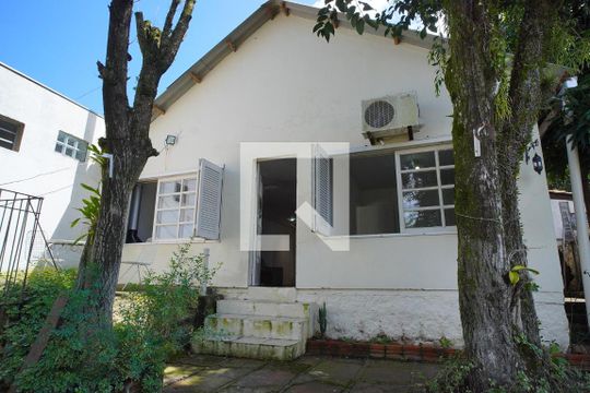 Pátio  de casa à venda com 3 quartos, 110m² em Jardim Carvalho, Porto Alegre