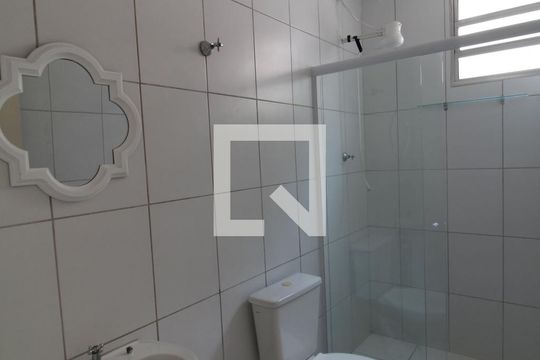 Banheiro de apartamento para alugar com 2 quartos, 58m² em Jardim Saira, Sorocaba